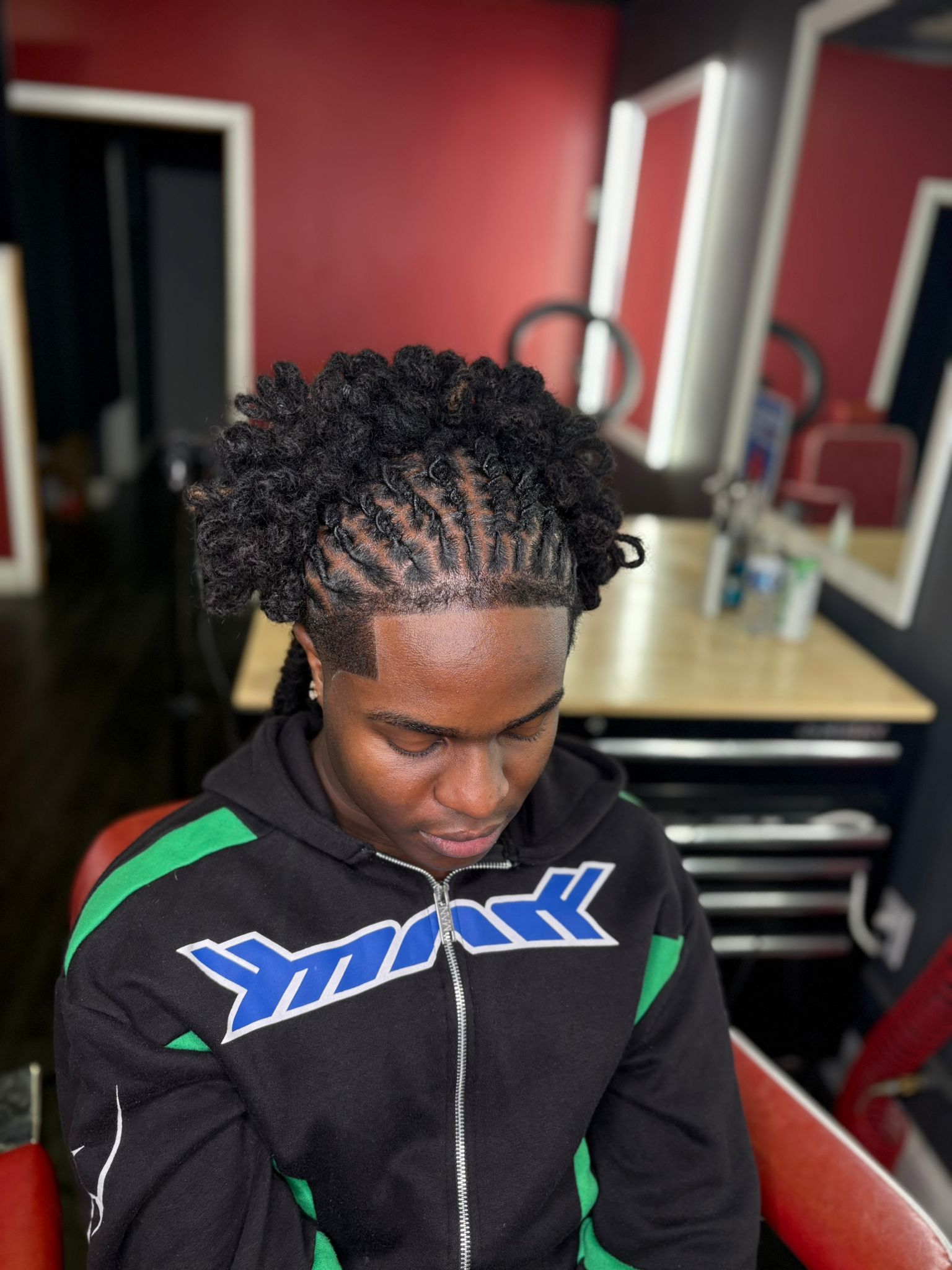 Twist-out top with a clean fade