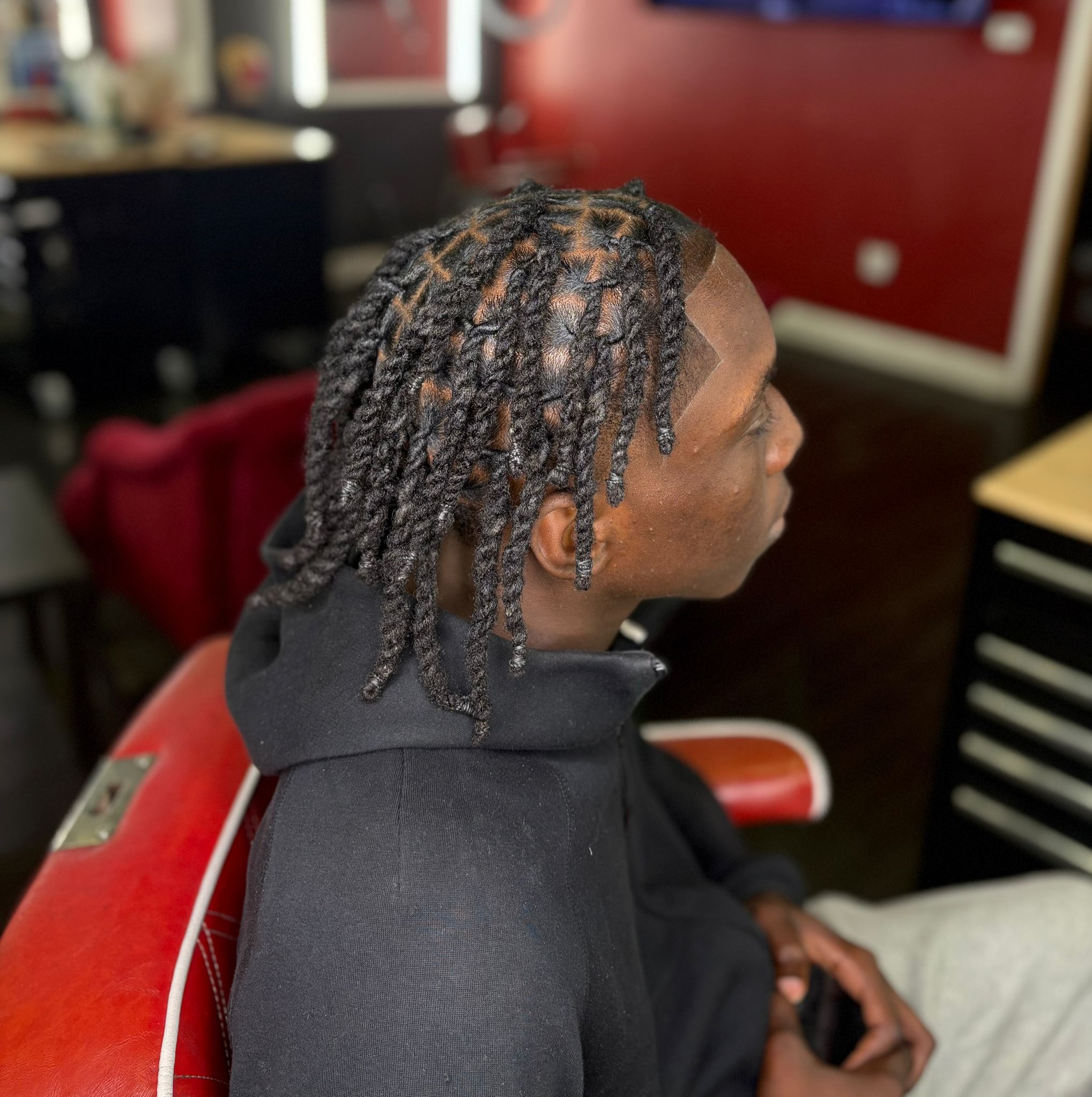 Early-stage starter locs in a grid